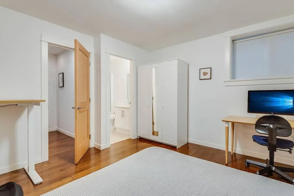 Cedar Hill Sunlit Stay - Bright Spacious & Modern Victoria Canada